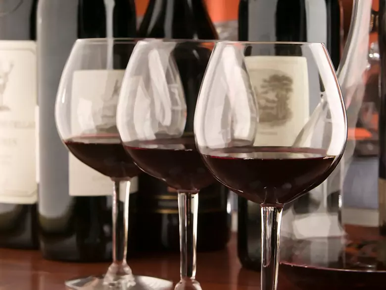 Das Risiko einer Gelenkerkrankung ist geringer, wenn wir Alkohol konsumieren