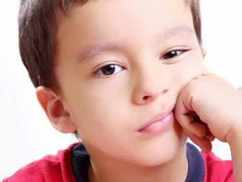 Autismus - Ursachen, Diagnose, Behandlung der Symptome bei Kindern im Vorschul- und Schulalter