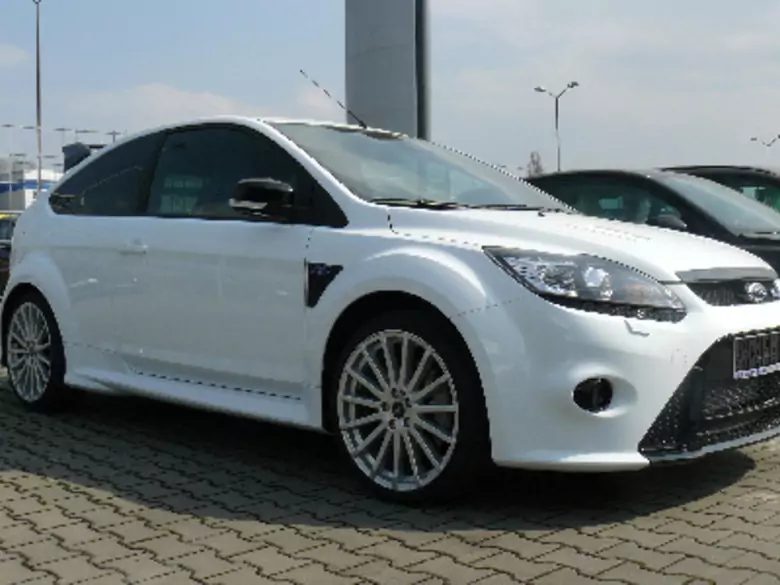 Schlaglöcher auf den Straßen bekämpfen