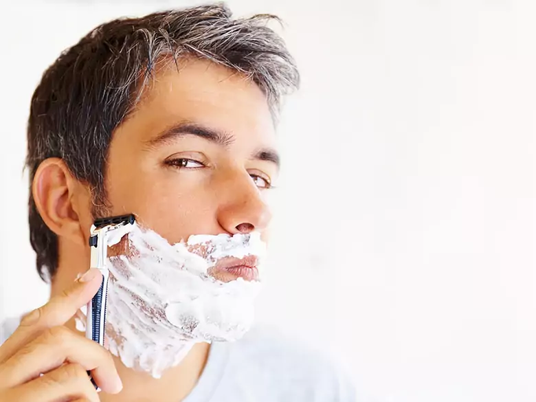 Wie geht man mit eingewachsenen Haaren um?