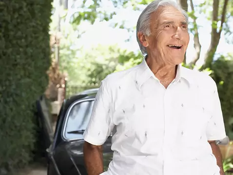 Zahnersatz - wie pflege ich ihn richtig?