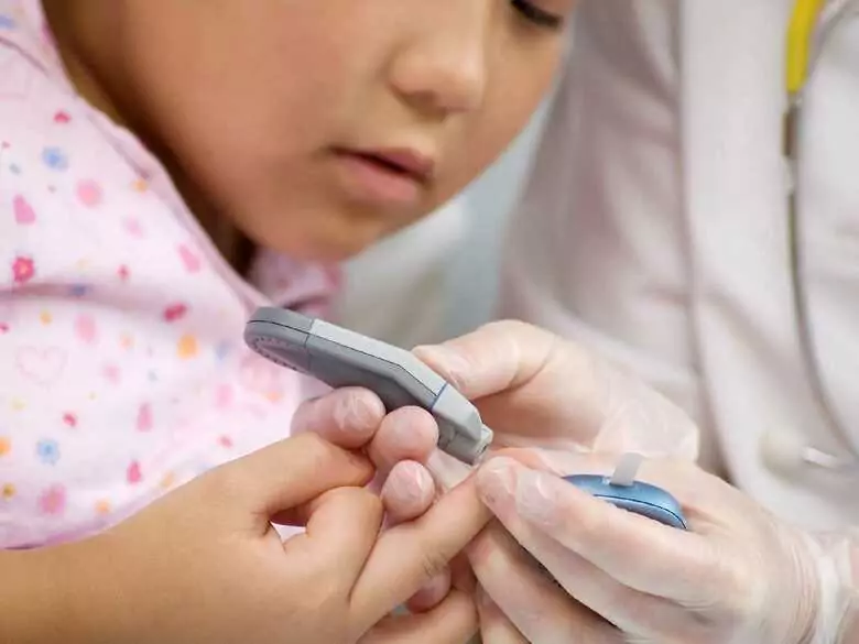 Auswirkungen der künstlichen Bauchspeicheldrüse bei Kindern mit Diabetes