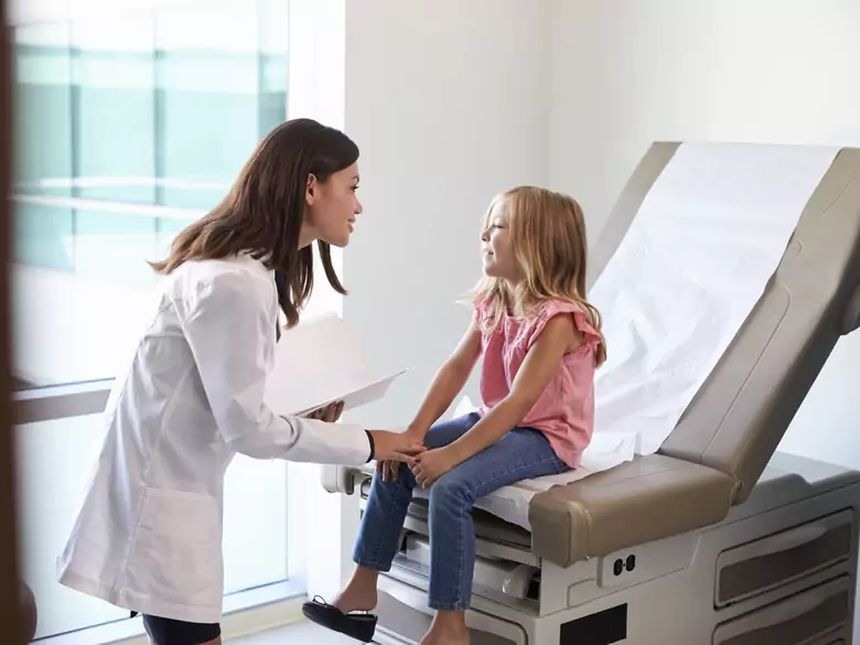 Was könnten die Ursachen für Muskel- und Gelenkschmerzen bei Kindern sein?