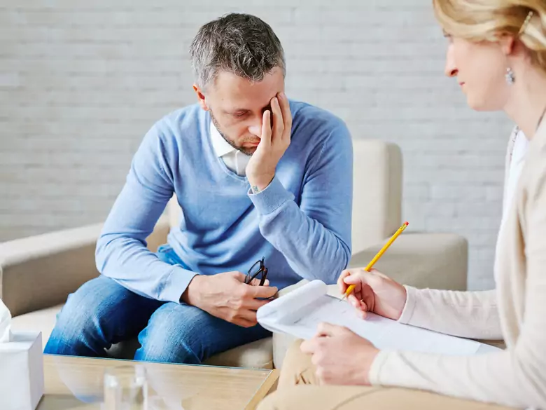 Pandemisches Burnout - wann sollte man Hilfe und einen Spezialisten aufsuchen?