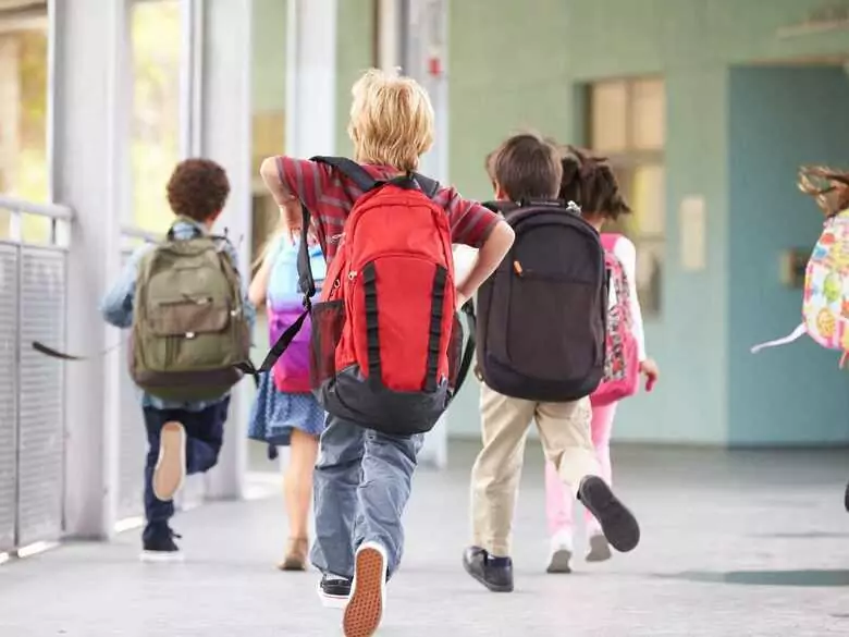 Was sollte ich bei der Benutzung von Rolltreppen beachten?