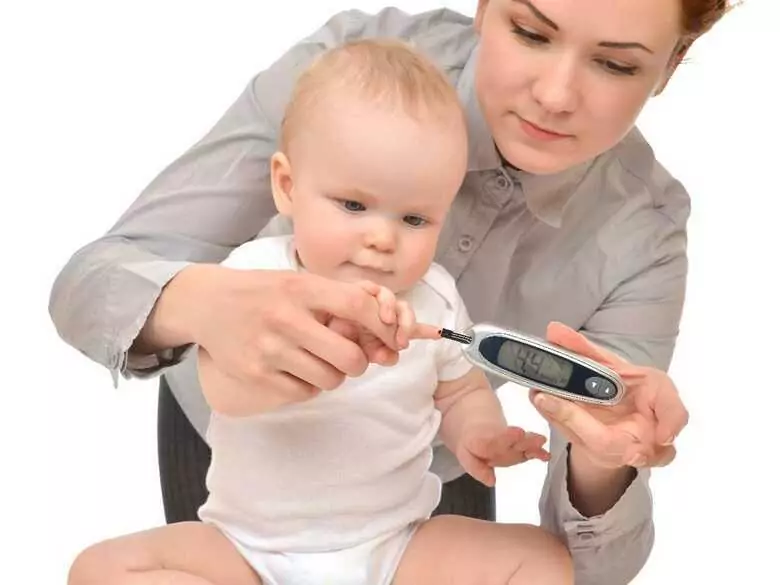 Wie unterstützt man ein Kind mit Diabetes im täglichen Leben? Ein Leitfaden für Eltern