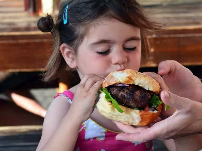 Verarbeitete Lebensmittel können sich negativ auf die Knochenentwicklung von Kindern auswirken