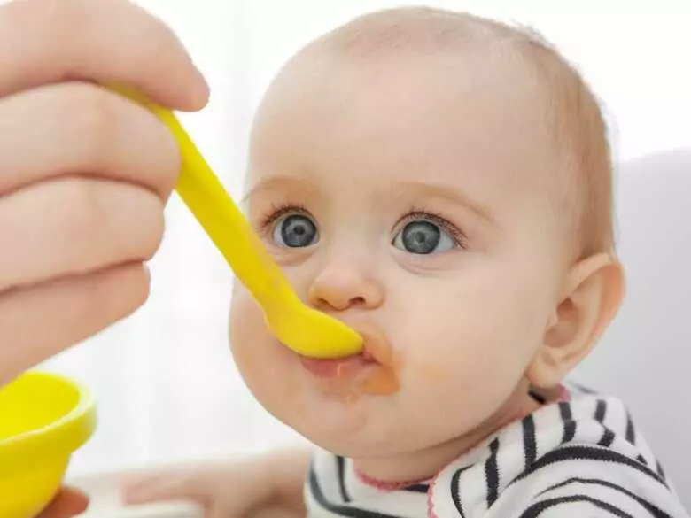 Schluckauf bei einem Baby: Wie kann man ihn verhindern?