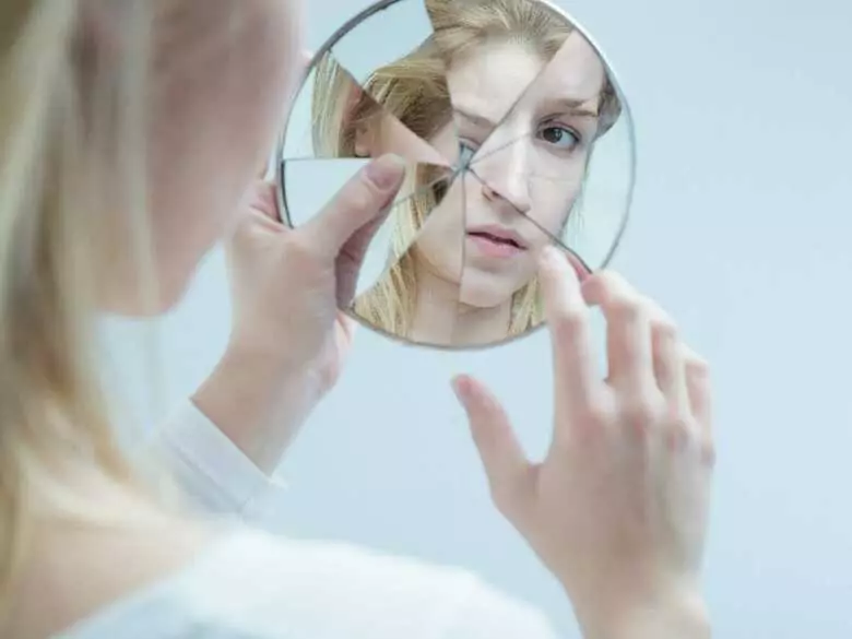 Was sind gesunde Wege, um mit mangelnder Selbstakzeptanz umzugehen?