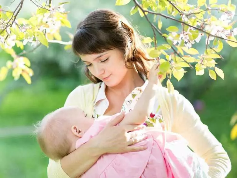 Ein paar Worte über das Tragen von Babys in Tragetüchern