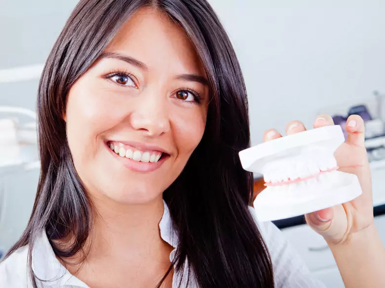 Zahnersatz, Implantate, Stammzellen - moderne Optionen zum Ersatz fehlender Zähne