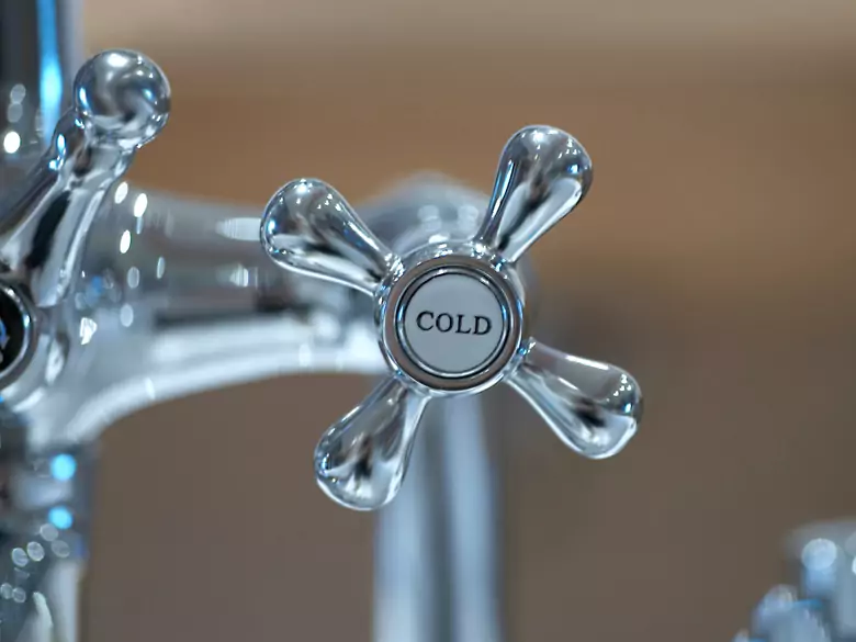 Ist es in Ordnung, Leitungswasser zu trinken?