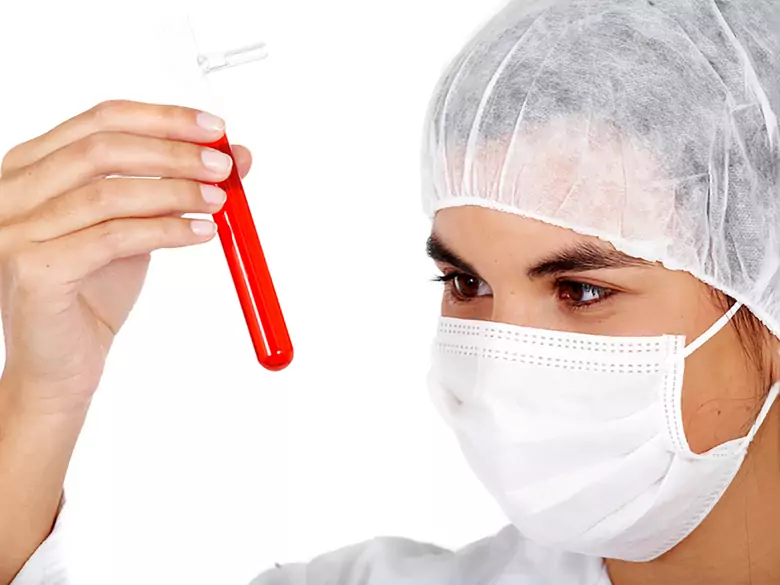 Arbeiten an einem Bluttest, der Melanome erkennen kann