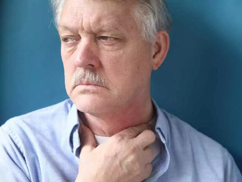 Ohrenschmerzen und Halsschmerzen - könnte es ein Coronavirus sein?