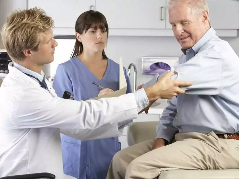 Golfer-Ellenbogen: Was ist das, wie äußert er sich, wie wird er behandelt?