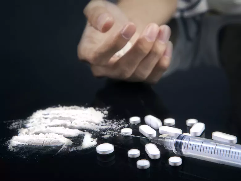 Eine Epidemie von Legal Highs! Nebenwirkungen im Zusammenhang mit ihrem Konsum