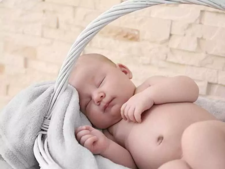 Wie lange sollte ein neugeborenes Baby schlafen?
