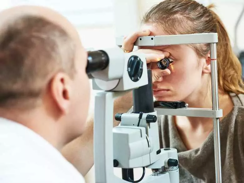 Augenlidvorwölbung - ein zu korrigierender Defekt