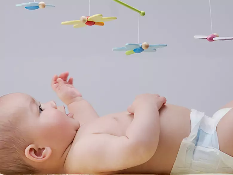 Körpergewicht im Säuglingsalter und Fettleibigkeit, Bluthochdruck und Arterienwanddicke in der späteren Kindheit