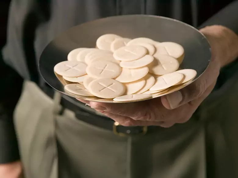 Erste Heilige Kommunion - die Freude des Kindes, der Stress der Eltern