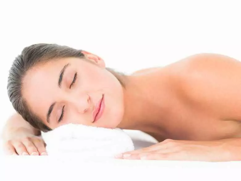 Feuchtigkeitsspendend, straffend und schützend. Die natürliche Kraft eines Körper-Spa-Bades