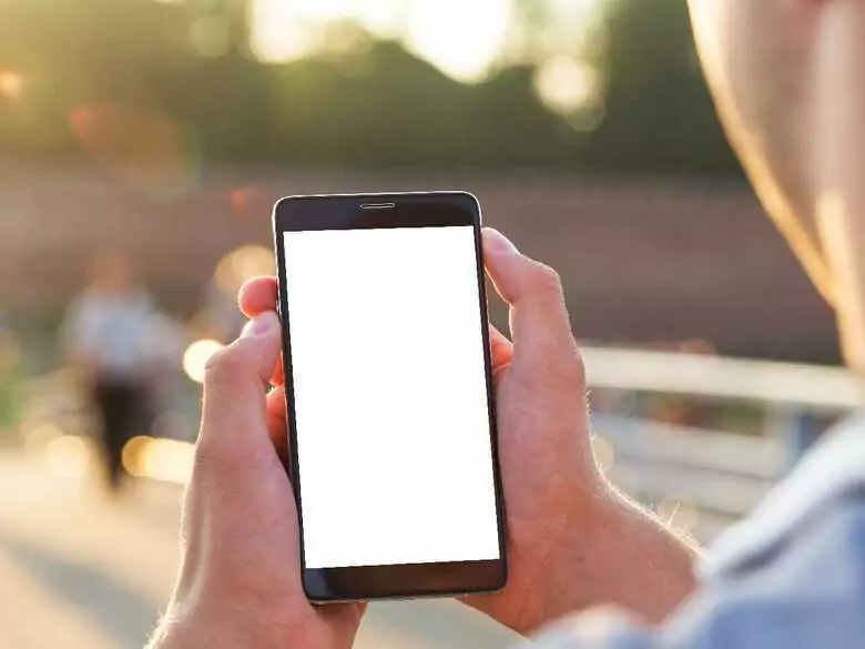 Kleinkind gegen Handy-Bildschirm - WHO warnt!