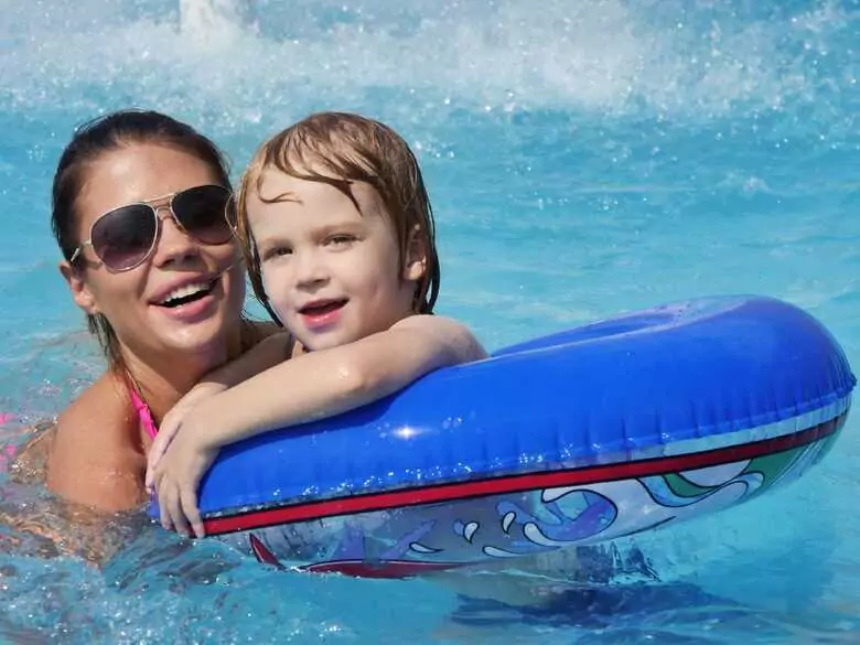 Hilft oder schadet das Baden in Salzwasser der Haut?