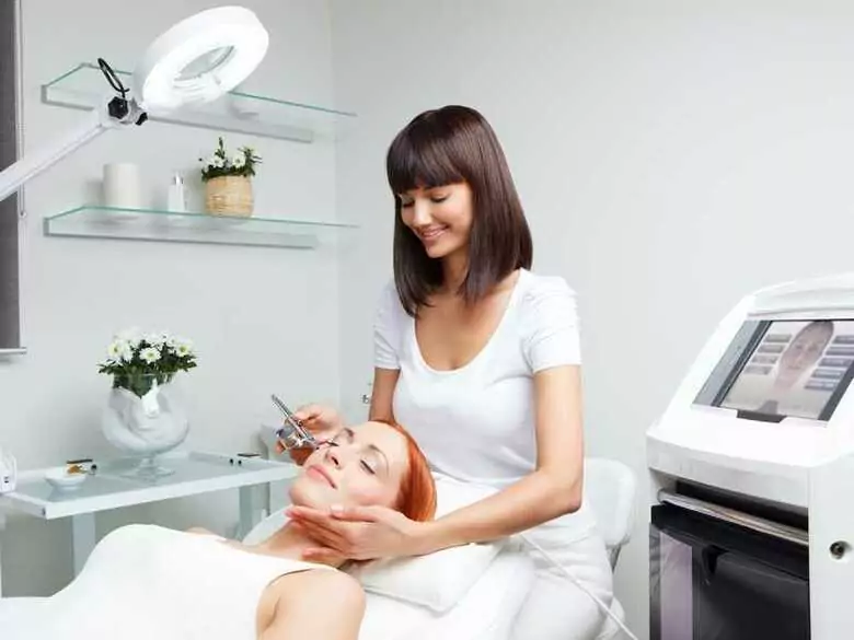 Die Ausstrahlung der Haut wiederherstellen - Mesotherapie