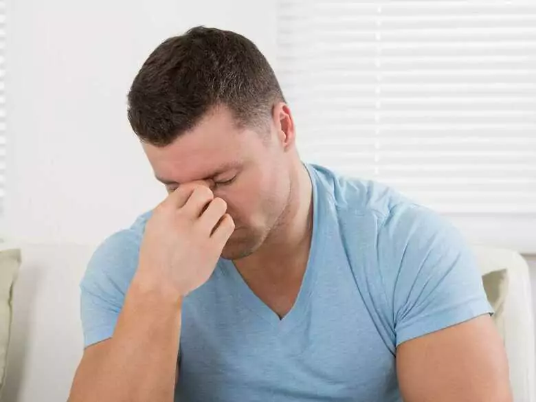 Rhinitis und Schlaf: Wie kann man bei einer verstopften Nase besser einschlafen?