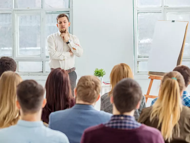 Wie kann ich meine zwischenmenschlichen Fähigkeiten verbessern?